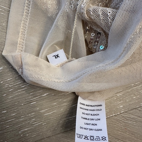 Gold Sequin Ribbed Sleeveless Tank Top - Picture 4 of 5